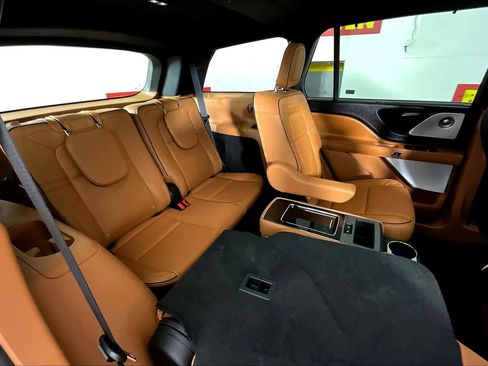 Used 2024 Lincoln Aviator Black Label w/ Jet Package image 18