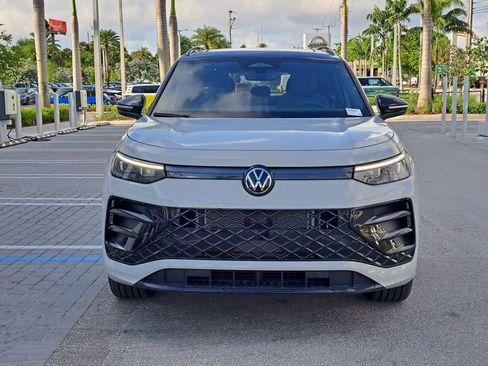 New 2026 Volkswagen Tiguan SE R-Line FWD image 2