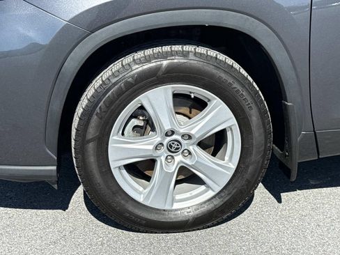 Used 2023 Toyota Highlander L AWD/4WD image 30