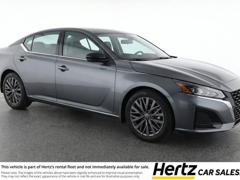 Used 2025 Nissan Altima 2.5 SV image 1