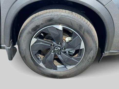Certified 2026 Nissan Rogue SV AWD/4WD image 8