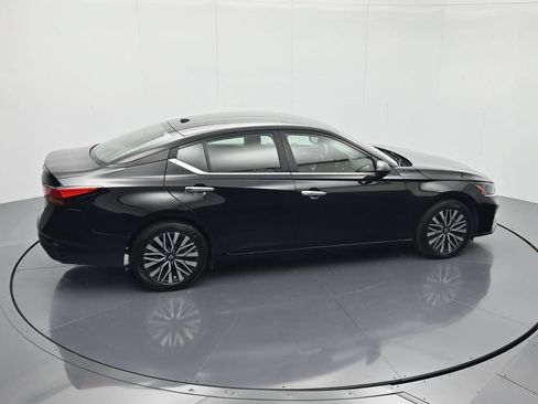 Used 2025 Nissan Altima 2.5 SV FWD image 31