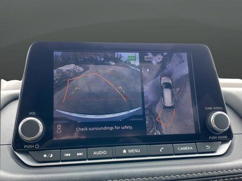 Used 2023 Nissan Rogue SL image 10