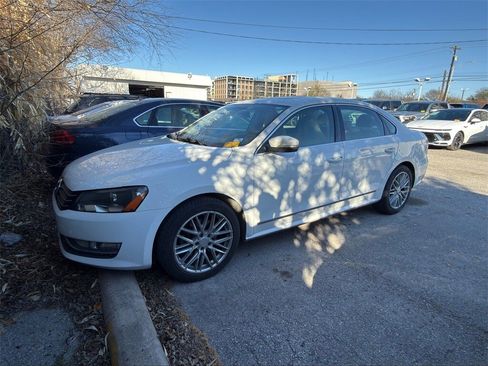 Used 2014 Volkswagen Passat TDI SEL Premium image 2