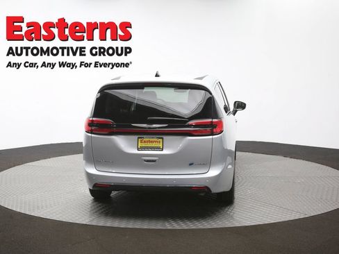 Used 2023 Chrysler Pacifica Touring-L FWD image 40