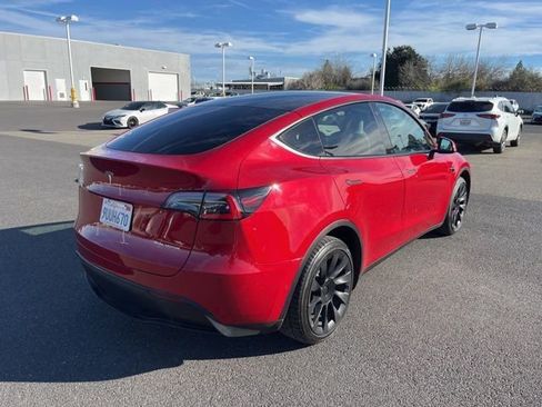 Used 2021 Tesla Model Y Long Range image 5