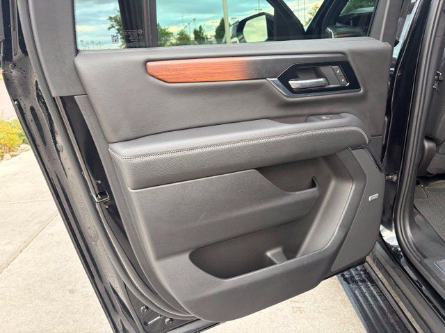 Used 2025 GMC Yukon XL Denali w/ Sun & Power Step Package AWD/4WD image 10