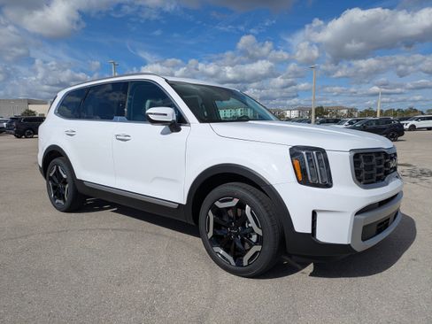 New 2025 Kia Telluride S image 2