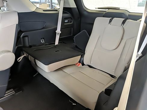 Certified 2023 Ford Explorer XLT image 11