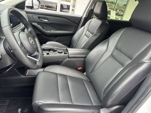 Used 2024 Nissan Rogue SV w/ SV Premium Package image 10