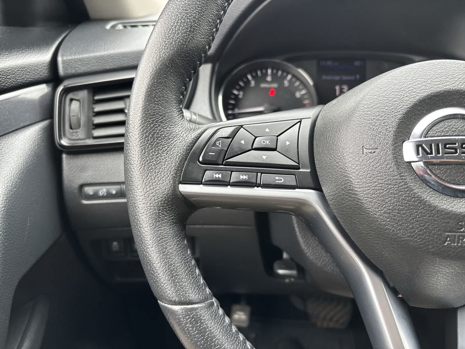 Used 2019 Nissan Rogue SV FWD image 15