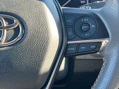 Used 2020 Toyota Avalon Limited image 26