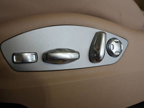 Certified 2025 Porsche Macan AWD/4WD image 33