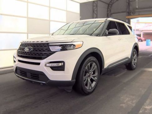 Used 2024 Ford Explorer XLT w/ Equipment Group 202A AWD/4WD image 3