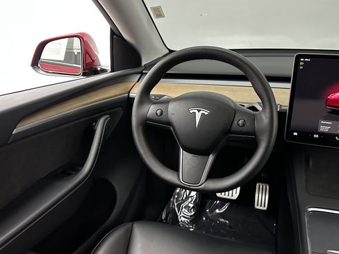 Used 2025 Tesla Model Y Performance image 24