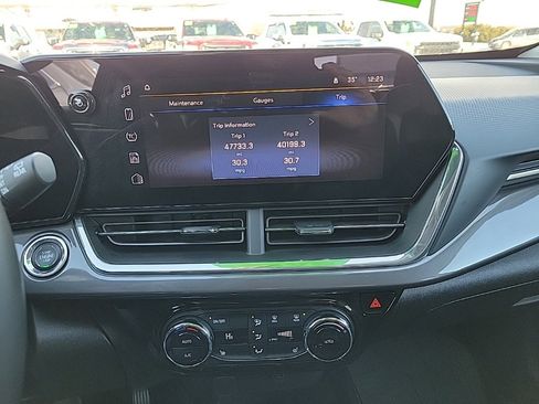 Used 2024 Chevrolet Trax ACTIV w/ Sunroof Package image 10