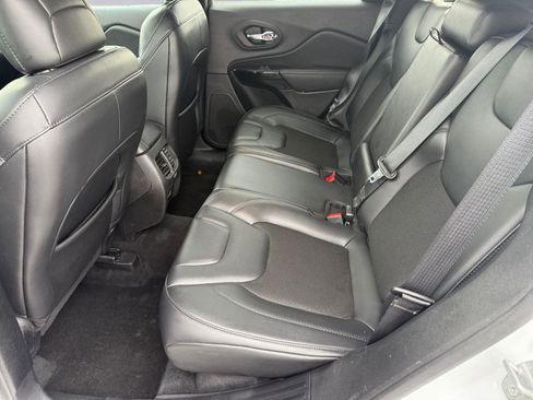 Used 2021 Jeep Cherokee Latitude Plus image 11