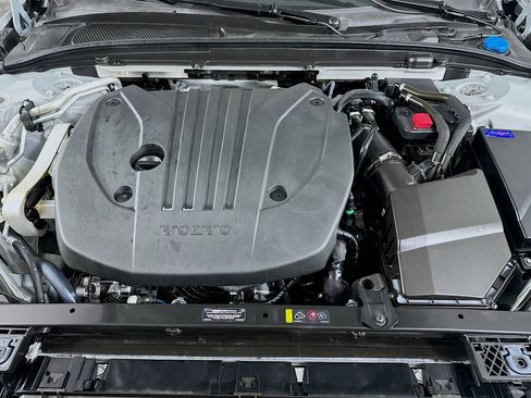 Used 2025 Volvo V60 B5 Cross Country Plus image 34