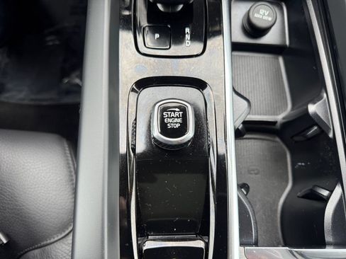 Used 2025 Volvo XC60 B5 Plus w/ Protection Package Premier AWD/4WD image 17