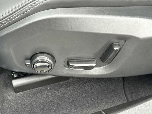 Used 2023 Volvo XC60 B5 Ultimate w/ Climate Package image 16