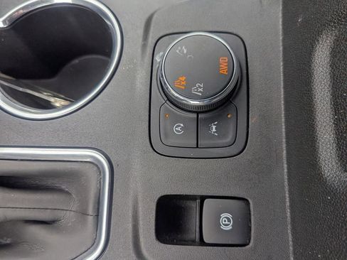 Used 2022 Chevrolet Traverse LT image 16