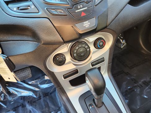 Used 2016 Ford Fiesta SE image 27