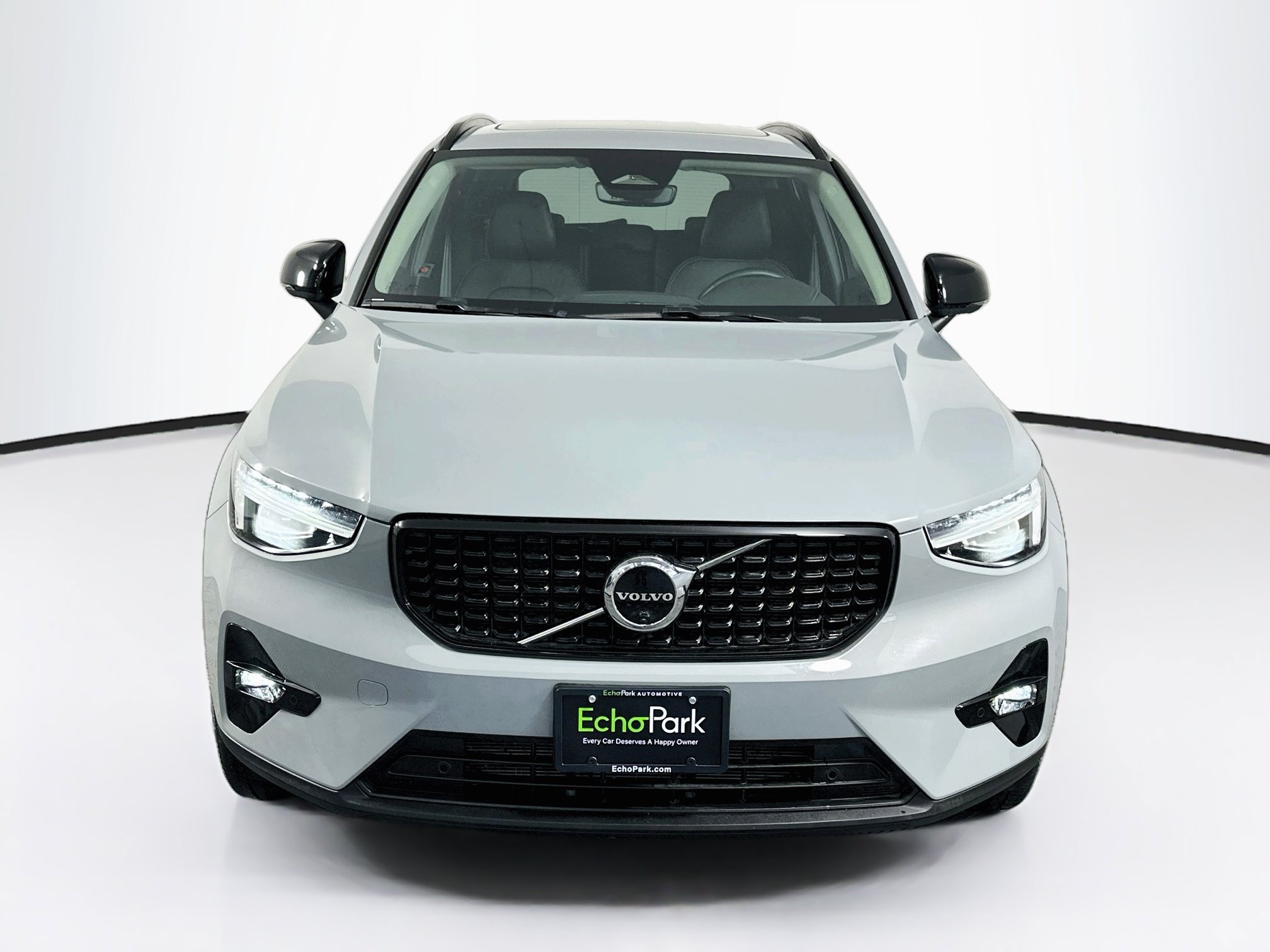 Used 2026 Volvo XC40 B5 Plus AWD/4WD image 2