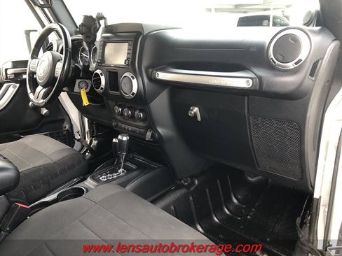 Used 2012 Jeep Wrangler Rubicon w/ Connectivity Group AWD/4WD image 16