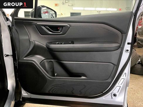 Used 2025 Subaru Forester Premium image 22