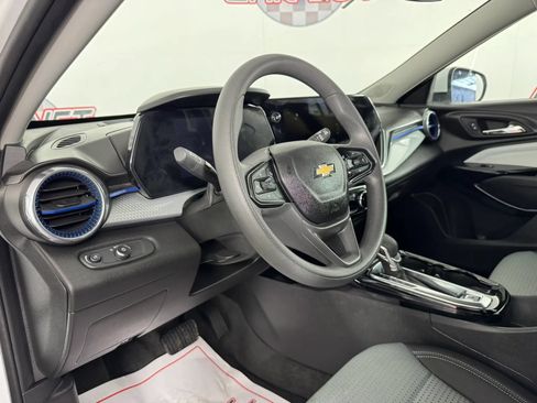 Used 2026 Chevrolet Trax LT FWD image 10