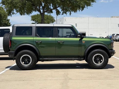Used 2024 Ford Bronco Badlands AWD/4WD image 3
