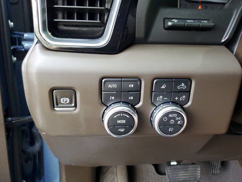 Used 2025 GMC Sierra 1500 Denali w/ Denali Reserve Package AWD/4WD image 30