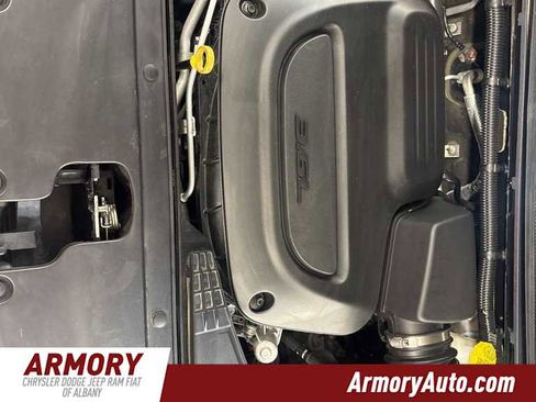 Used 2023 Chrysler Pacifica Limited image 38