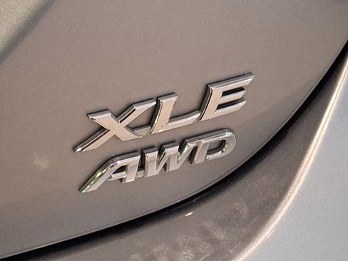Used 2021 Toyota Camry XLE AWD/4WD image 31
