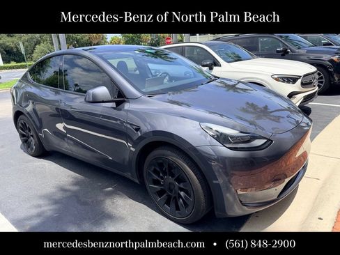 Used 2023 Tesla Model Y 2WD image 2