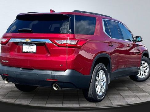 Used 2021 Chevrolet Traverse LT FWD image 2