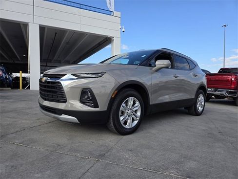 Used 2021 Chevrolet Blazer LT image 2