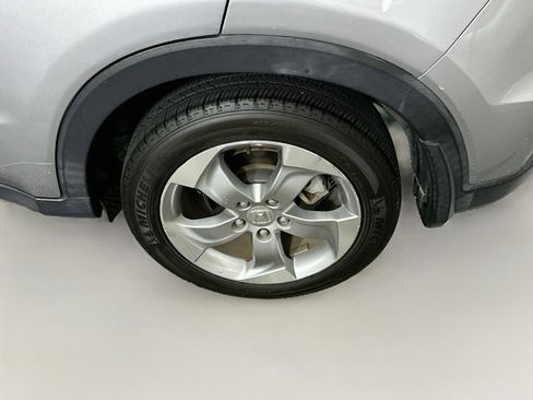 Used 2017 Honda HR-V LX image 11