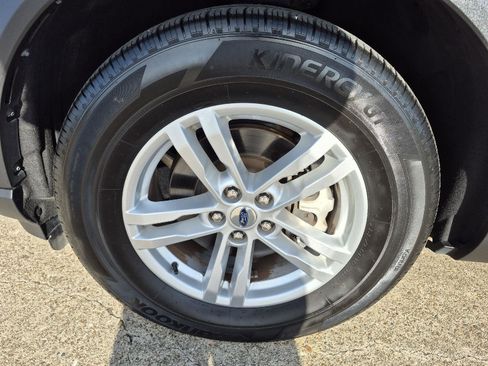 Certified 2022 Ford Explorer XLT w/ Equipment Group 202A image 4