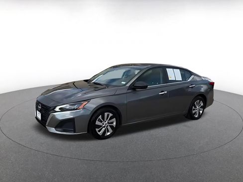 Used 2024 Nissan Altima 2.5 S image 8