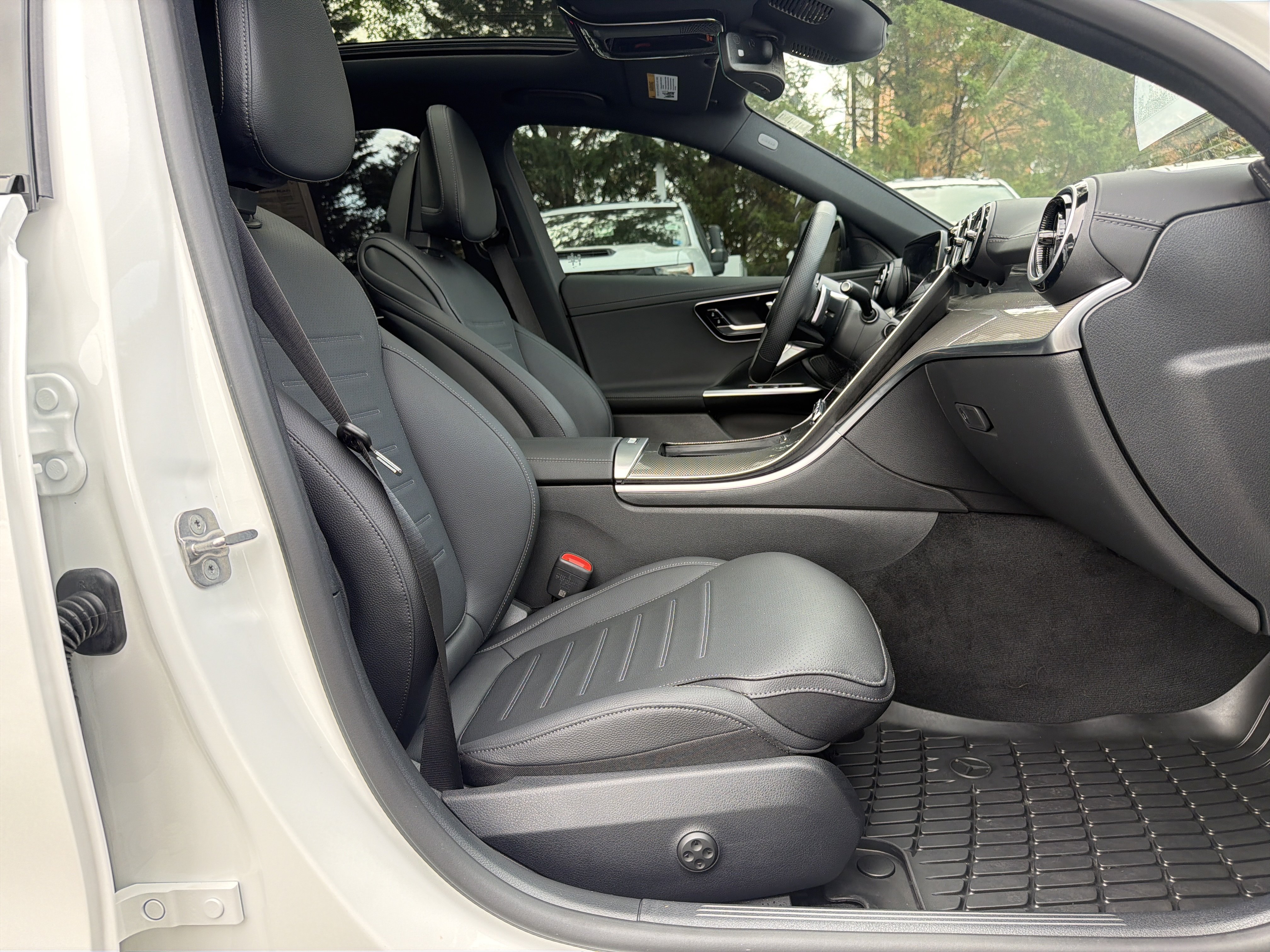 Used 2025 Mercedes-Benz C 300 4MATIC Sedan image 33
