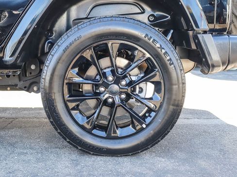 Used 2024 Jeep Wrangler Unlimited Sahara AWD/4WD image 11
