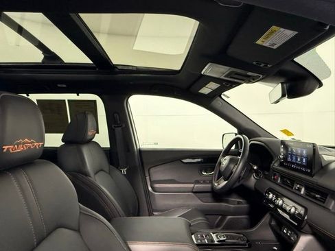 Used 2025 Honda Pilot TrailSport image 56