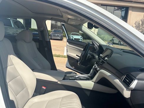 Used 2022 Honda Accord Touring image 17