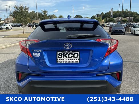 Used 2020 Toyota C-HR XLE FWD image 5