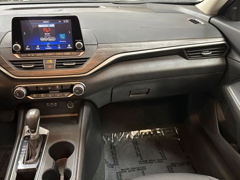 Used 2025 Nissan Altima 2.5 SV FWD image 35