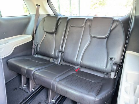 Used 2023 Kia Carnival LX FWD image 25