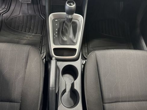 Used 2022 Hyundai Venue SE FWD image 16