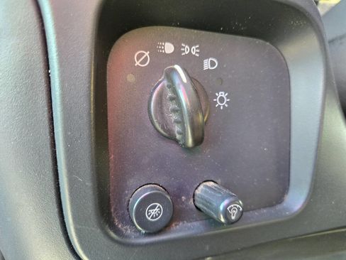 Used 2003 Chevrolet Express 2500 image 14