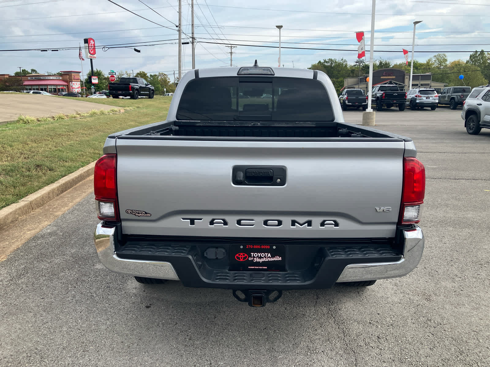 Used 2018 Toyota Tacoma TRD Off-Road AWD/4WD image 6